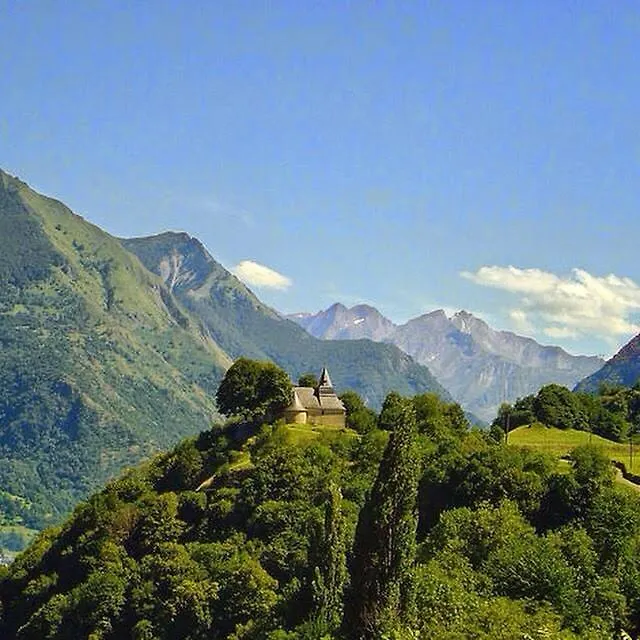 Les Rochers Saint-Savin  France