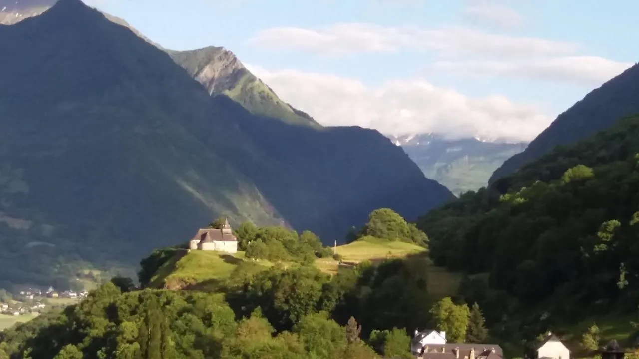 Les Rochers Saint-Savin  Saint-Savin (Hautes-Pyrenees)