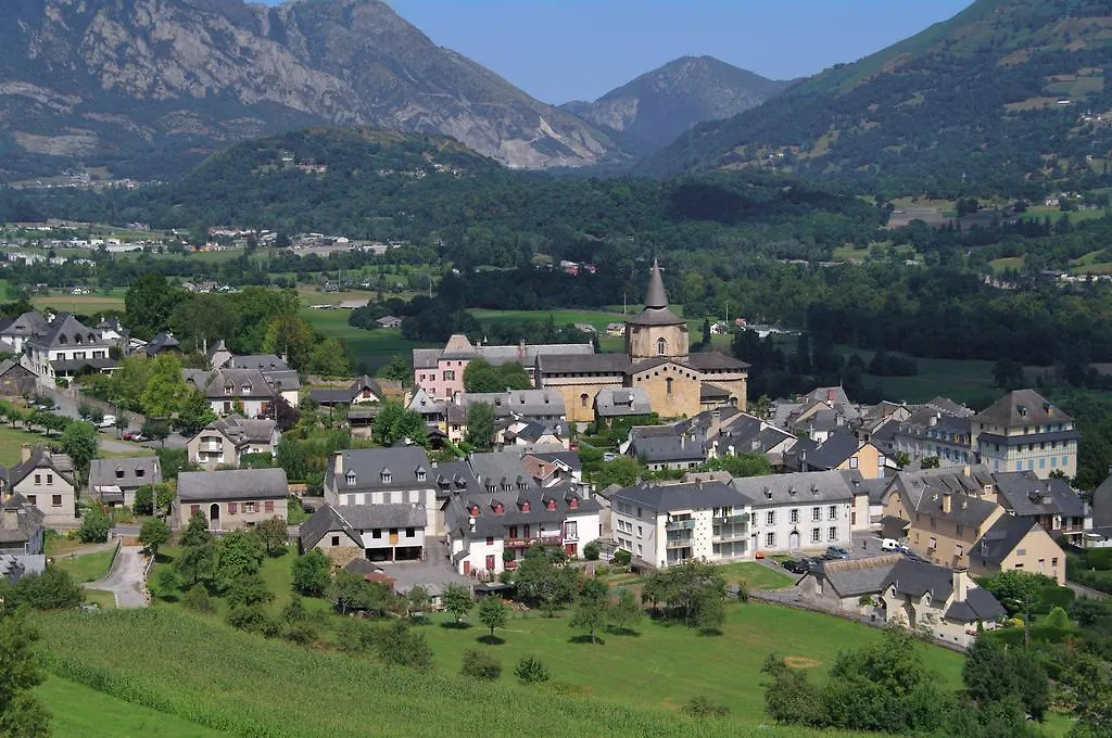 Les Rochers Saint-Savin  Hotel