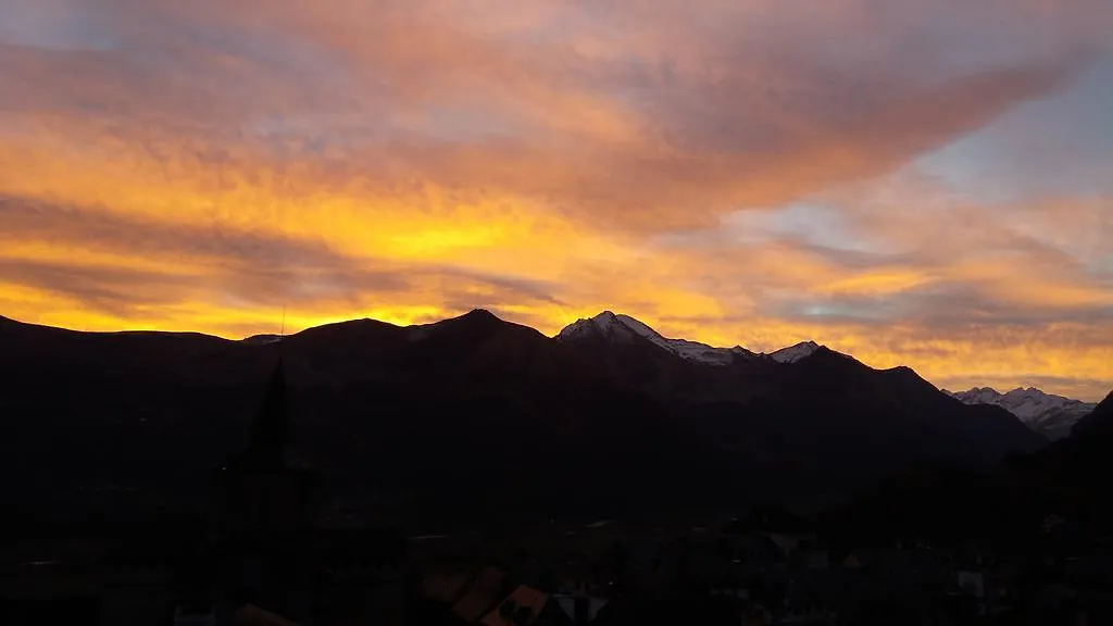 Les Rochers Saint-Savin  Saint-Savin (Hautes-Pyrenees)